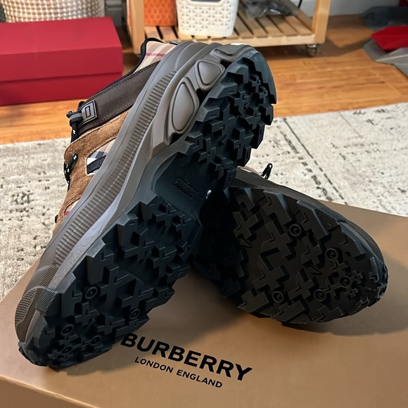 Burberry Men Leather Arthur Vintage Check Sneakers - Picture 8 of 13